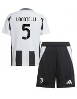 Otroške Nogometnih dresov Juventus Manuel Locatelli #5 Domači 2024-25 Kratki rokavi (+ hlače)